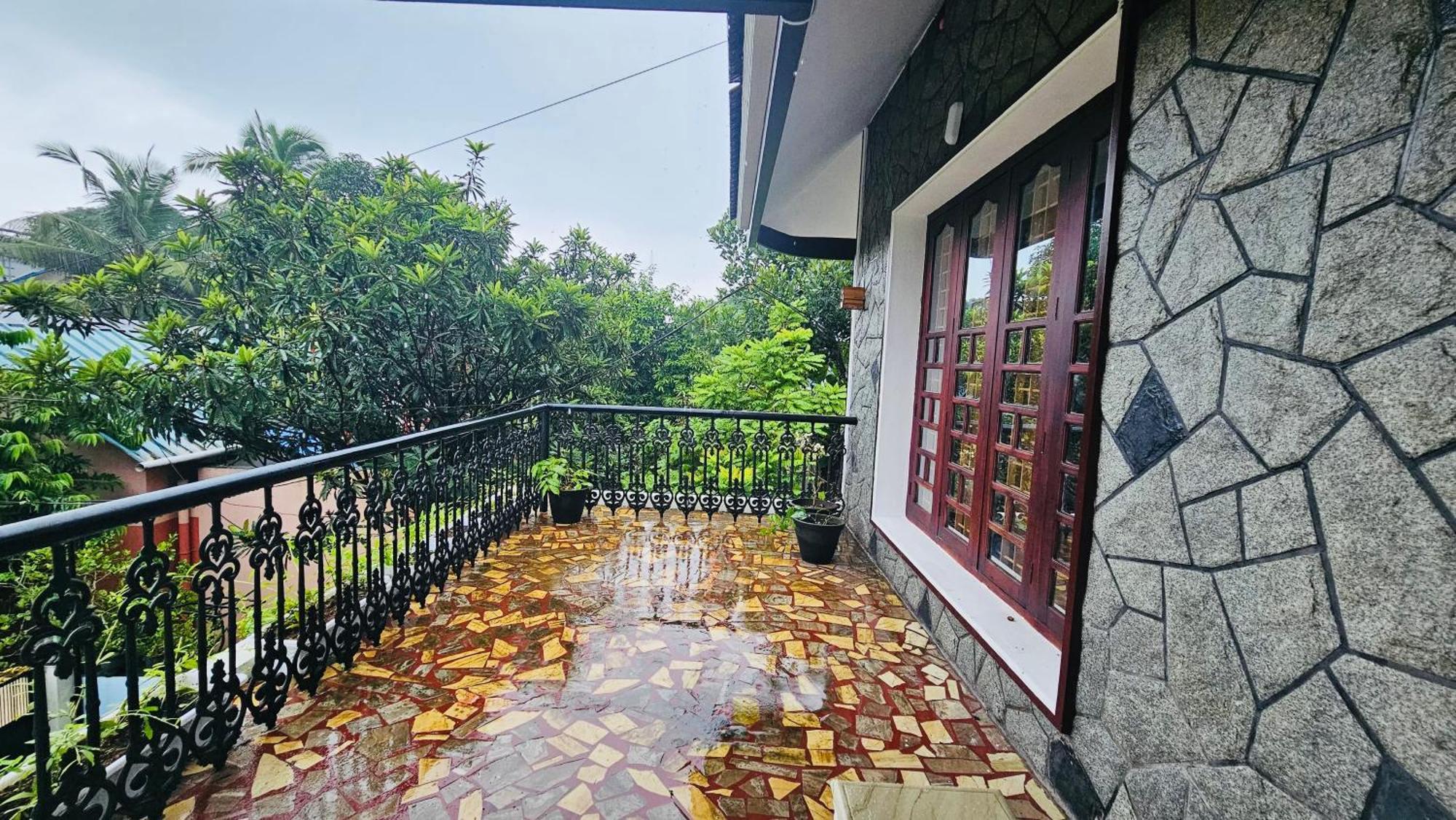 Daffodils Inn Alappuzha Exteriör bild