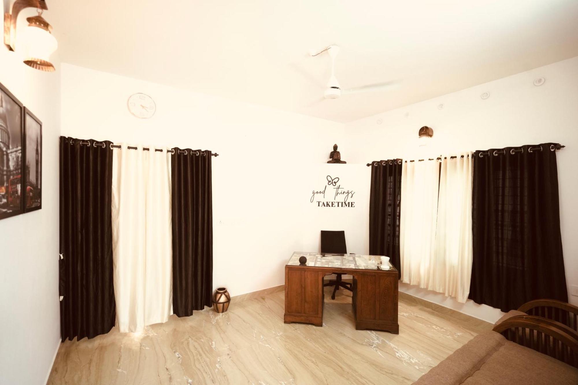Daffodils Inn Alappuzha Exteriör bild