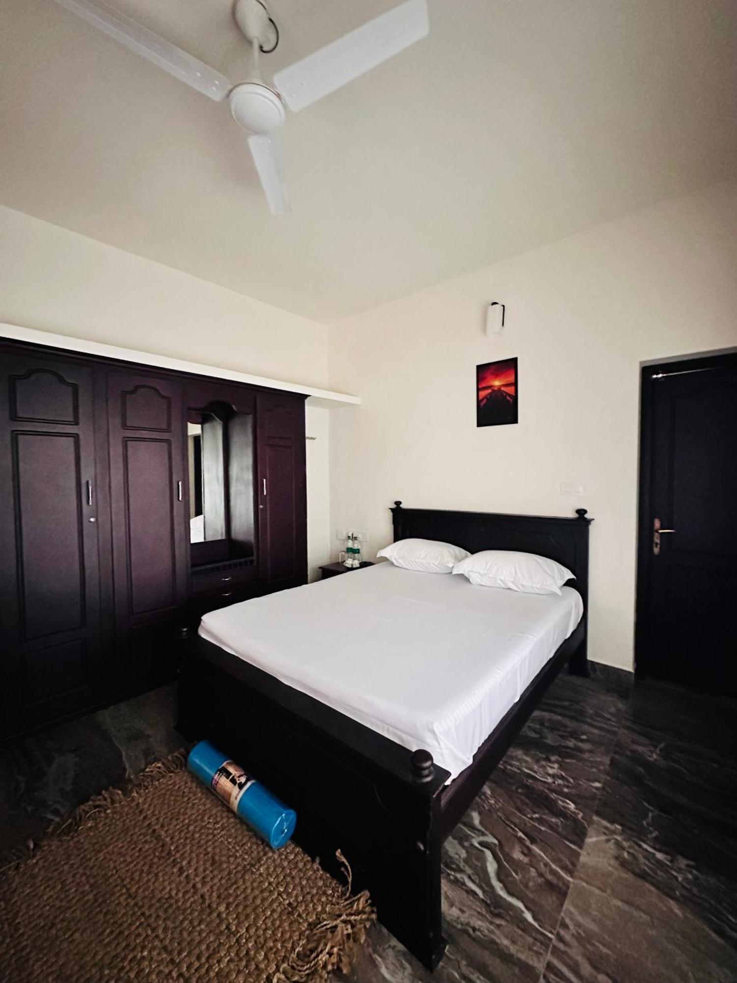 Daffodils Inn Alappuzha Exteriör bild